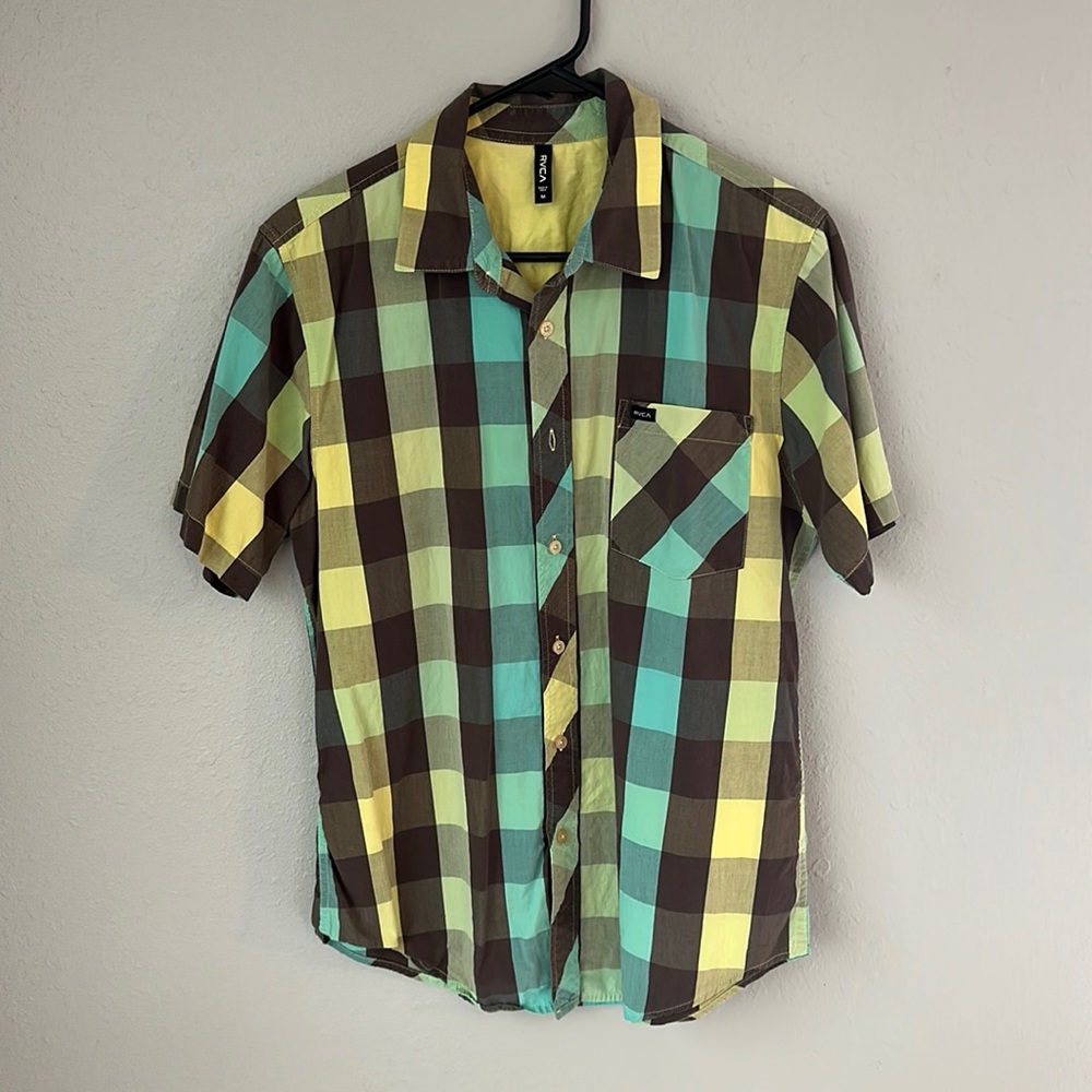 RVCA short sleeve button up. Size medium.